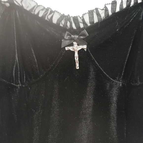 Gothic Thin Strapped Velvet Black Mini Dress Unknown Source Size Medium - Picture 2 of 8